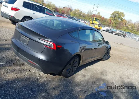 2025 Tesla Model 3 Long Range Rear-Wheel Drive/Standard z USA, uszkodzony, nr VIN 5YJ3E1EA2SF920187